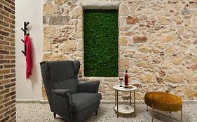Michalis Nchouse 33